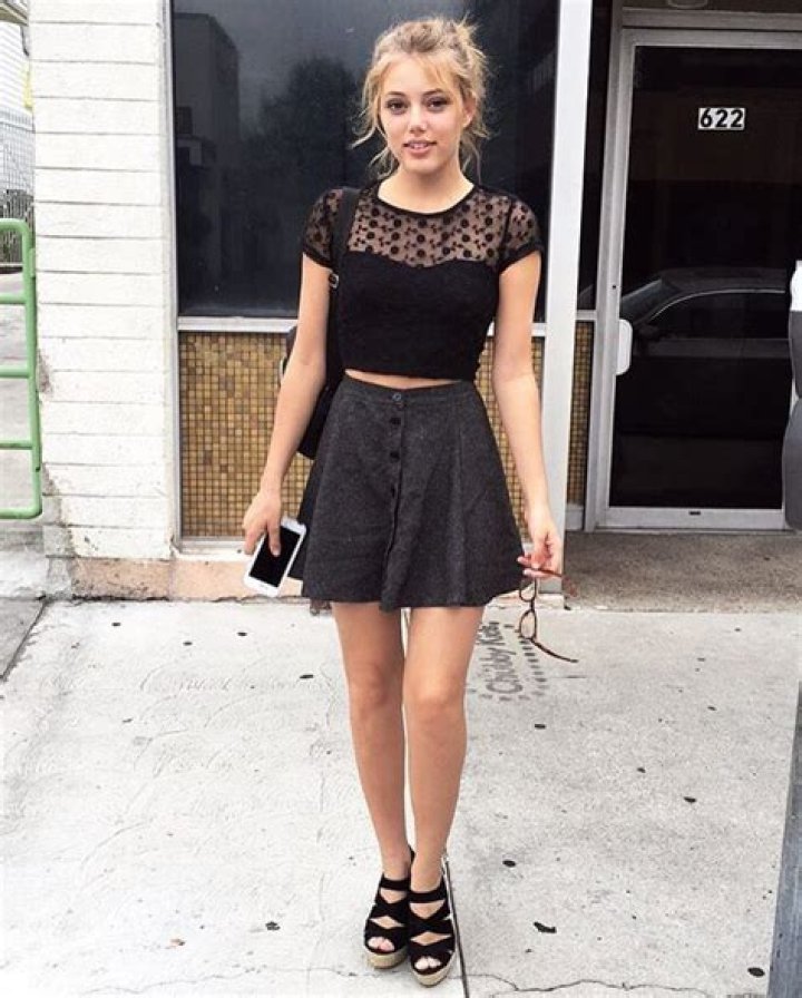 Grace Van Dien Height: How Tall Is Grace Van Dien Height