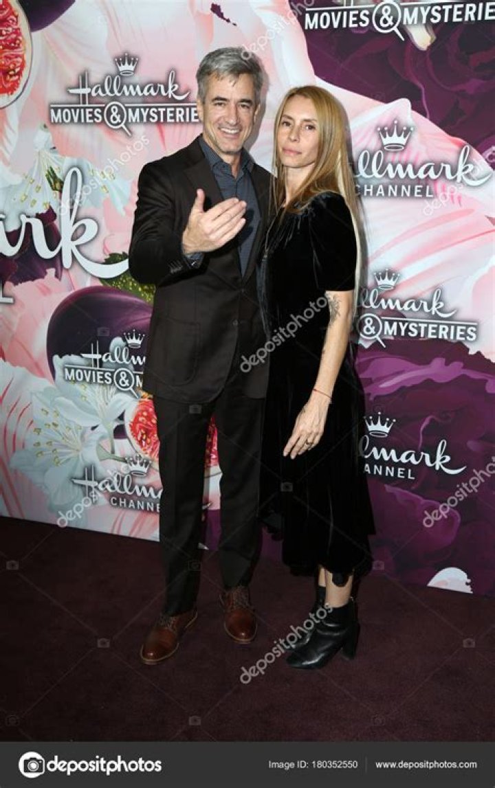 Tharita Cesaroni Age, Parents, Career, Facts About Dermot Mulroney Wife