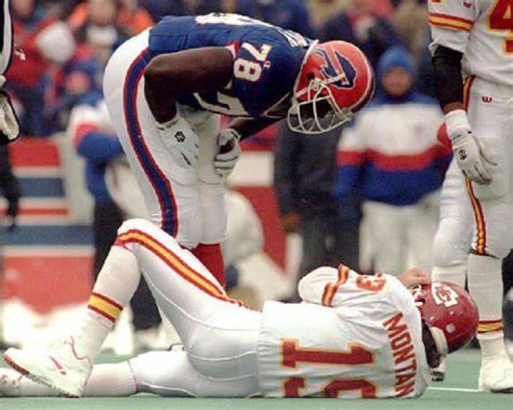 What QB did Bruce Smith sack the most?